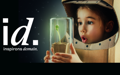 Couverture du magazine, avec une petite fille avec un costume de cosmonaute en carton, regarde une plante sous une cloche en verre. Est écrit le titre du magazine (id. Inspirons demain)